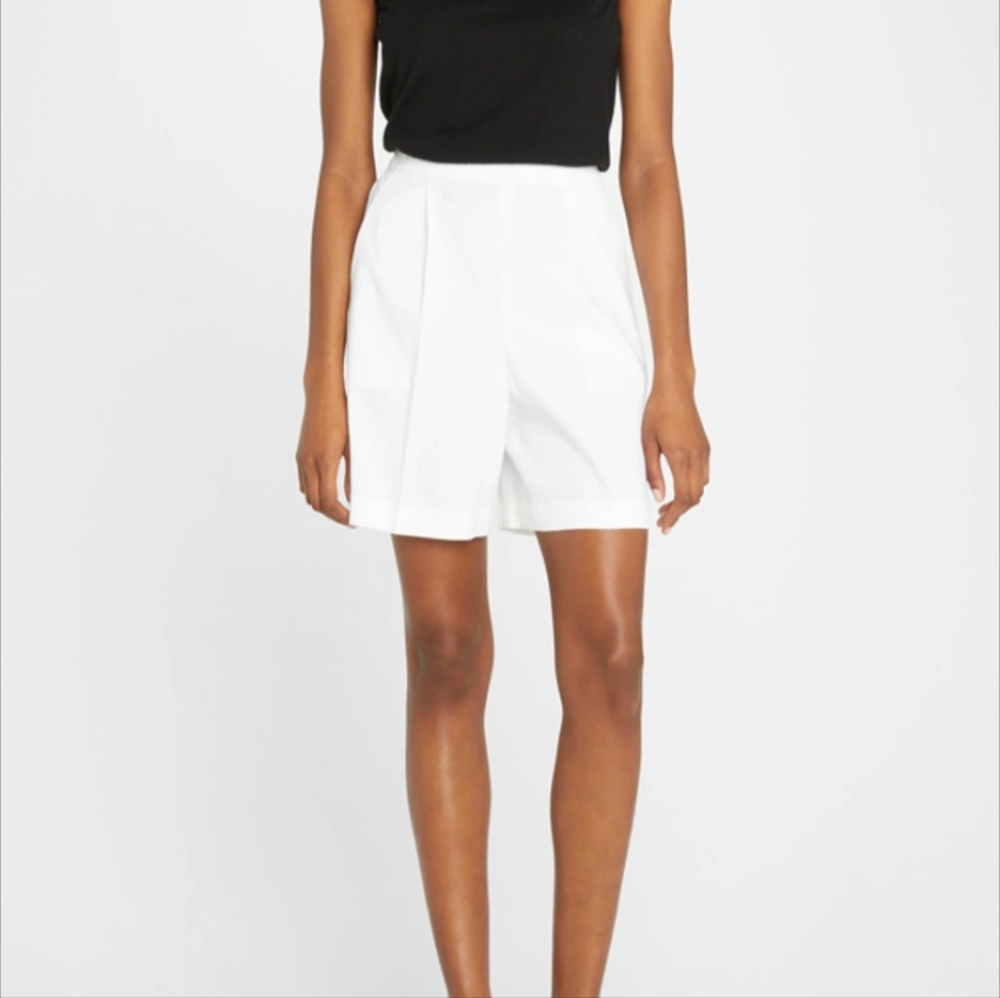 NWOT Theory Eco Crunch Pleated Pull On White Shorts In White